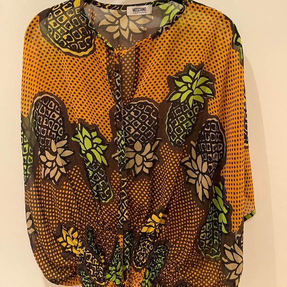 Moschino 100% silk multi-color top. Size 6. (Will fit a M/8, generous fit) - Picture 4 of 9